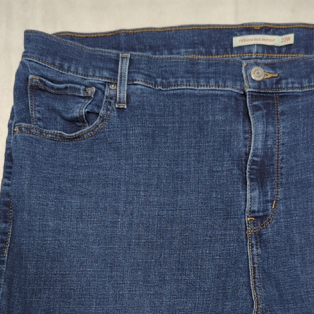 Levi's‎ 725 High Rise Bootcut Dark Blue Wash Women's Plus Size Jeans 22W